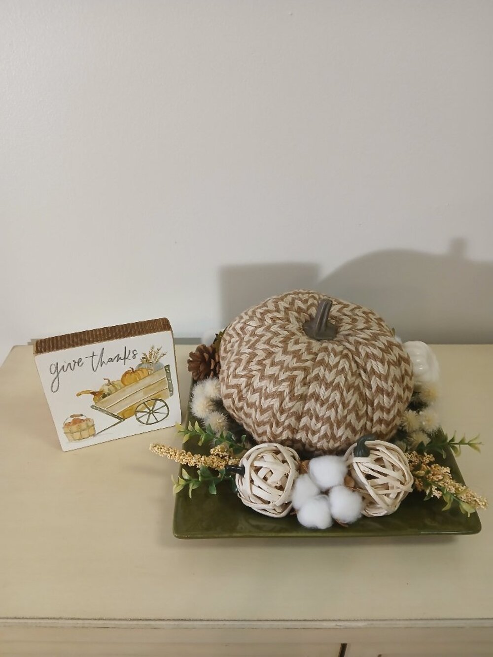 Fall holiday decor on ceramic plate